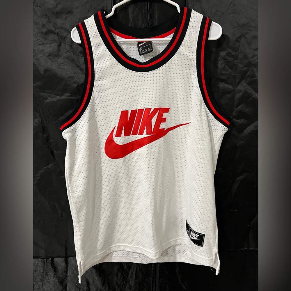 White Nike jersey L